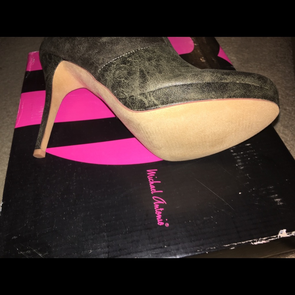 Women’s Olive Boot